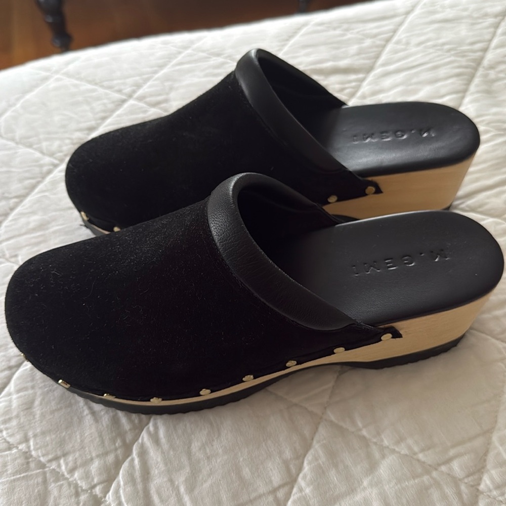 M.GEMI GRETA CLOGS NWOT 9